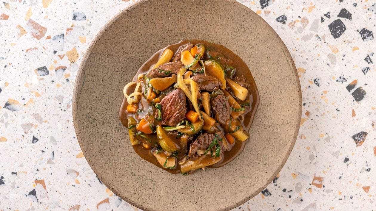 Oosters stoofpotje van rundvlees en wintergroenten